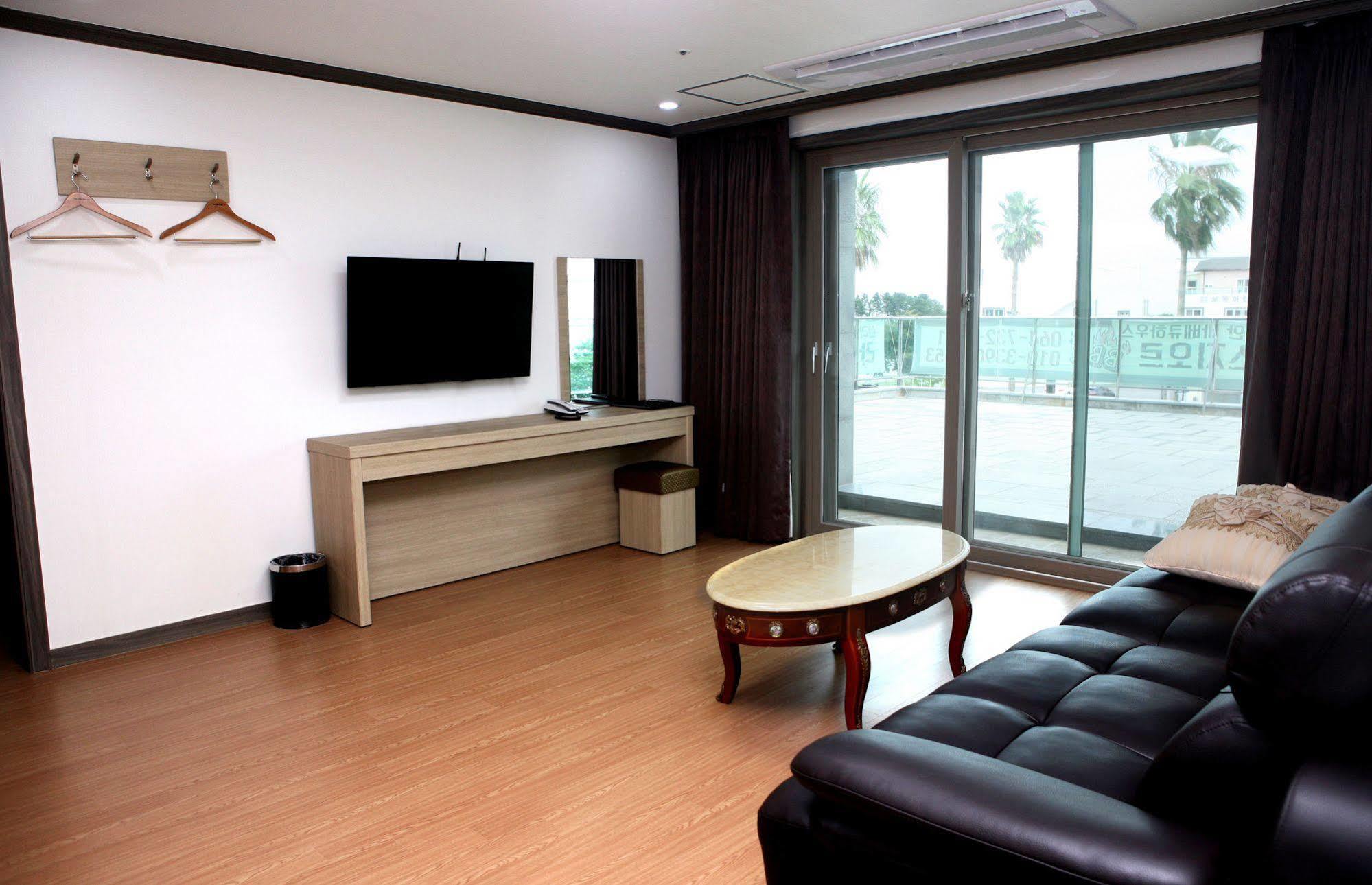 Hotel The Blue Jeju à Seogwipo Extérieur photo